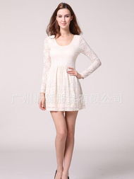 歐美風百搭蕾絲裙 解析OL修身甜美連衣裙的秋冬穿搭魅力